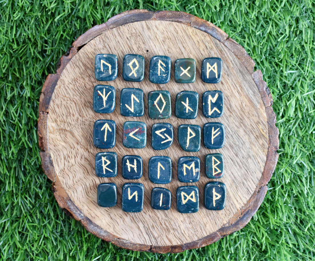 Ensemble de runes Futhrak en Bloodstone - Oracles & Lunes