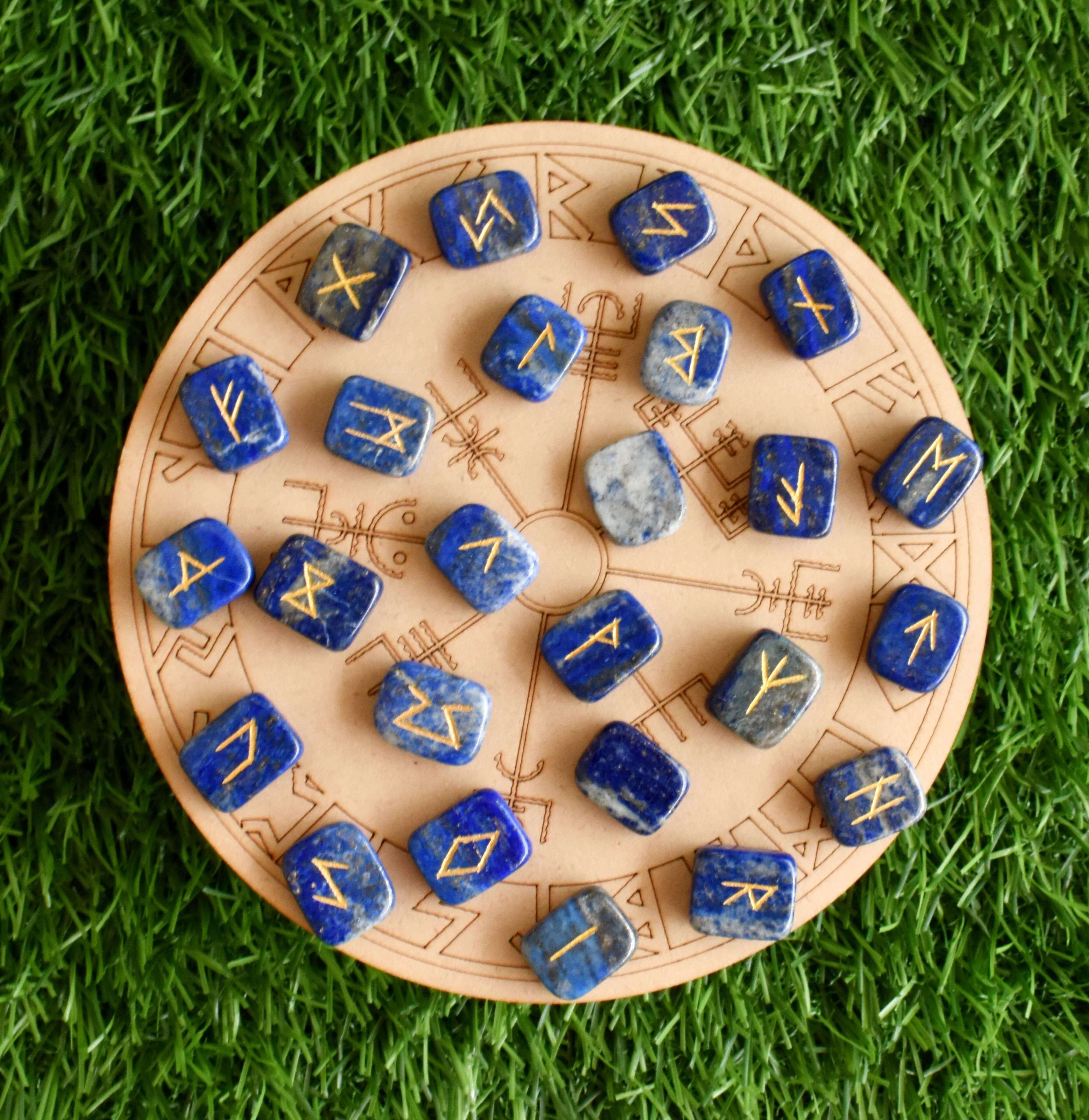 Ensemble de runes Futhrak en lapis-lazuli - Oracles & Lunes