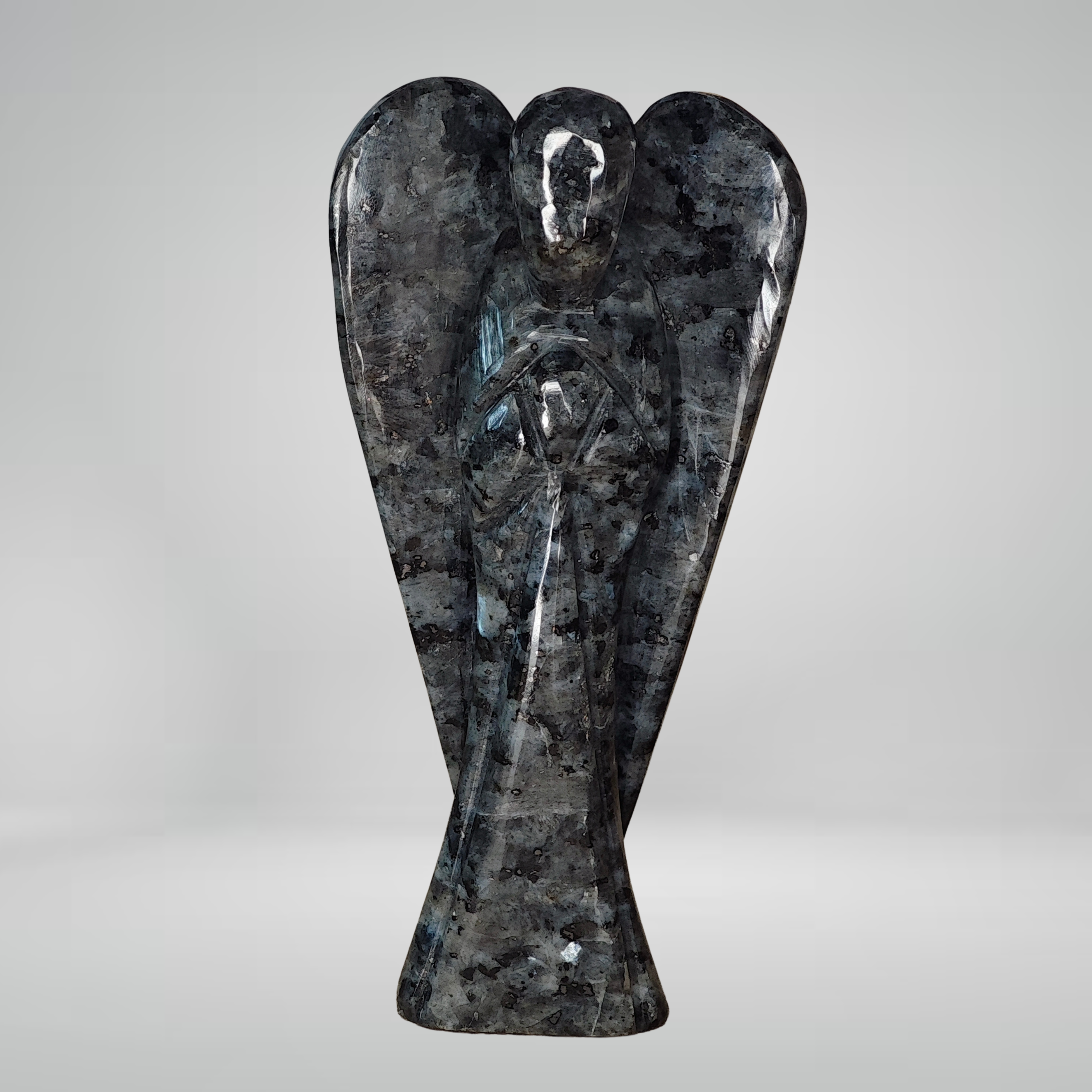 Ange Larvikite (Labradorite Noire) 10 cm - Oracles & Lunes