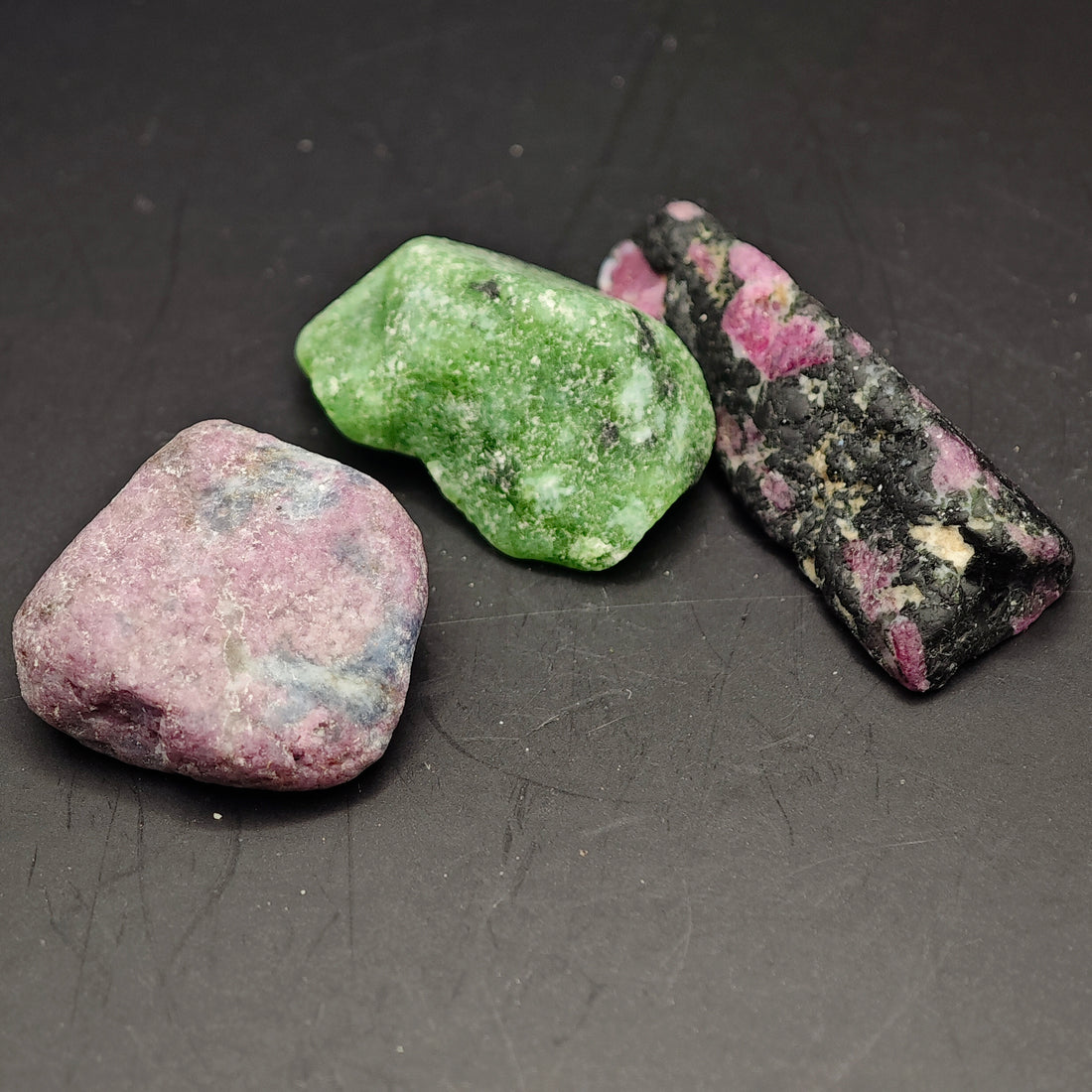 Rubis sur Zoisite - A - Roulée - Oracles & Lunes