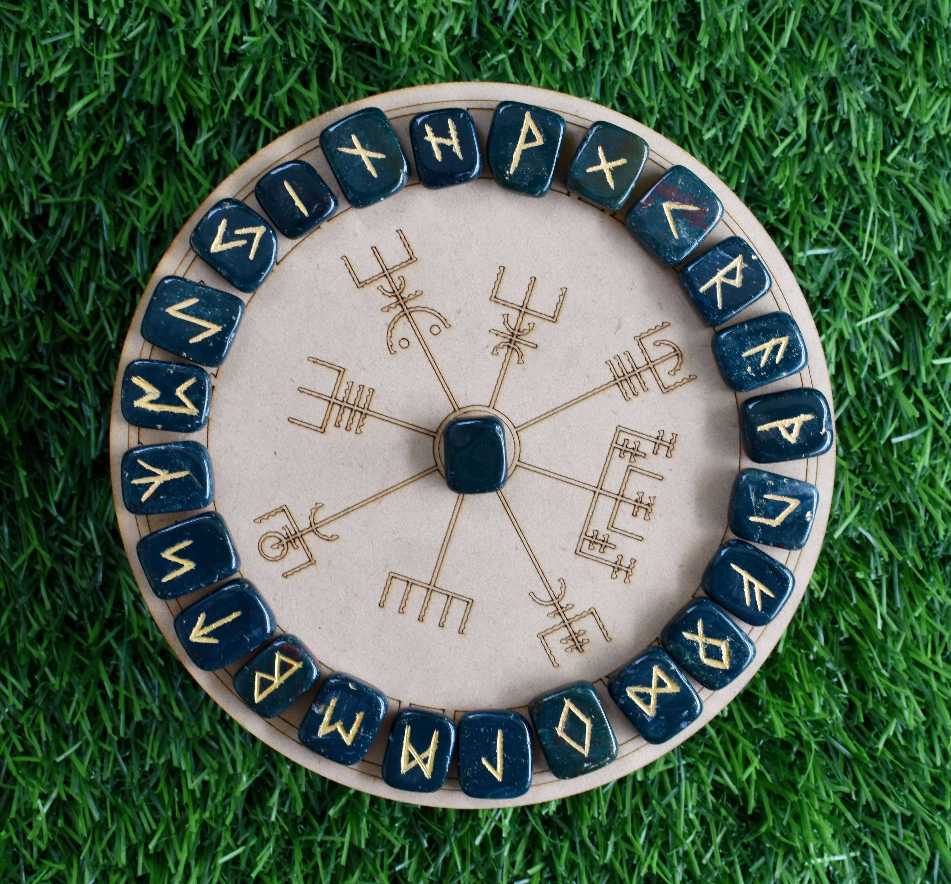 Ensemble de runes Futhrak en Bloodstone - Oracles &amp; Lunes