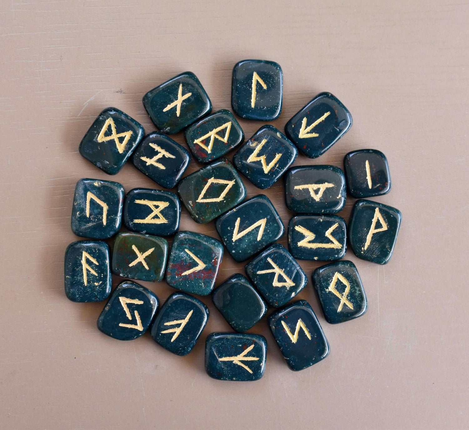 Ensemble de runes Futhrak en Bloodstone - Oracles &amp; Lunes