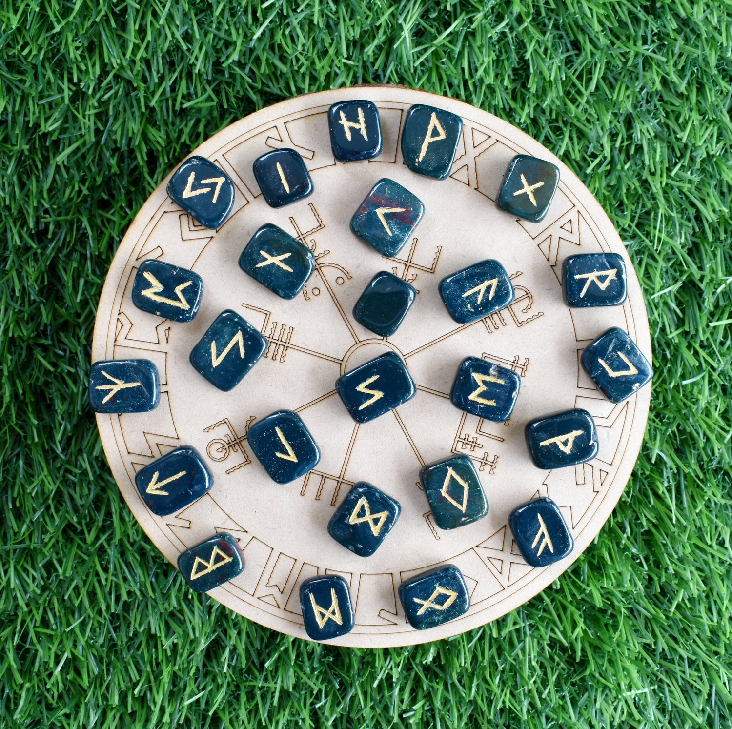 Ensemble de runes Futhrak en Bloodstone - Oracles &amp; Lunes