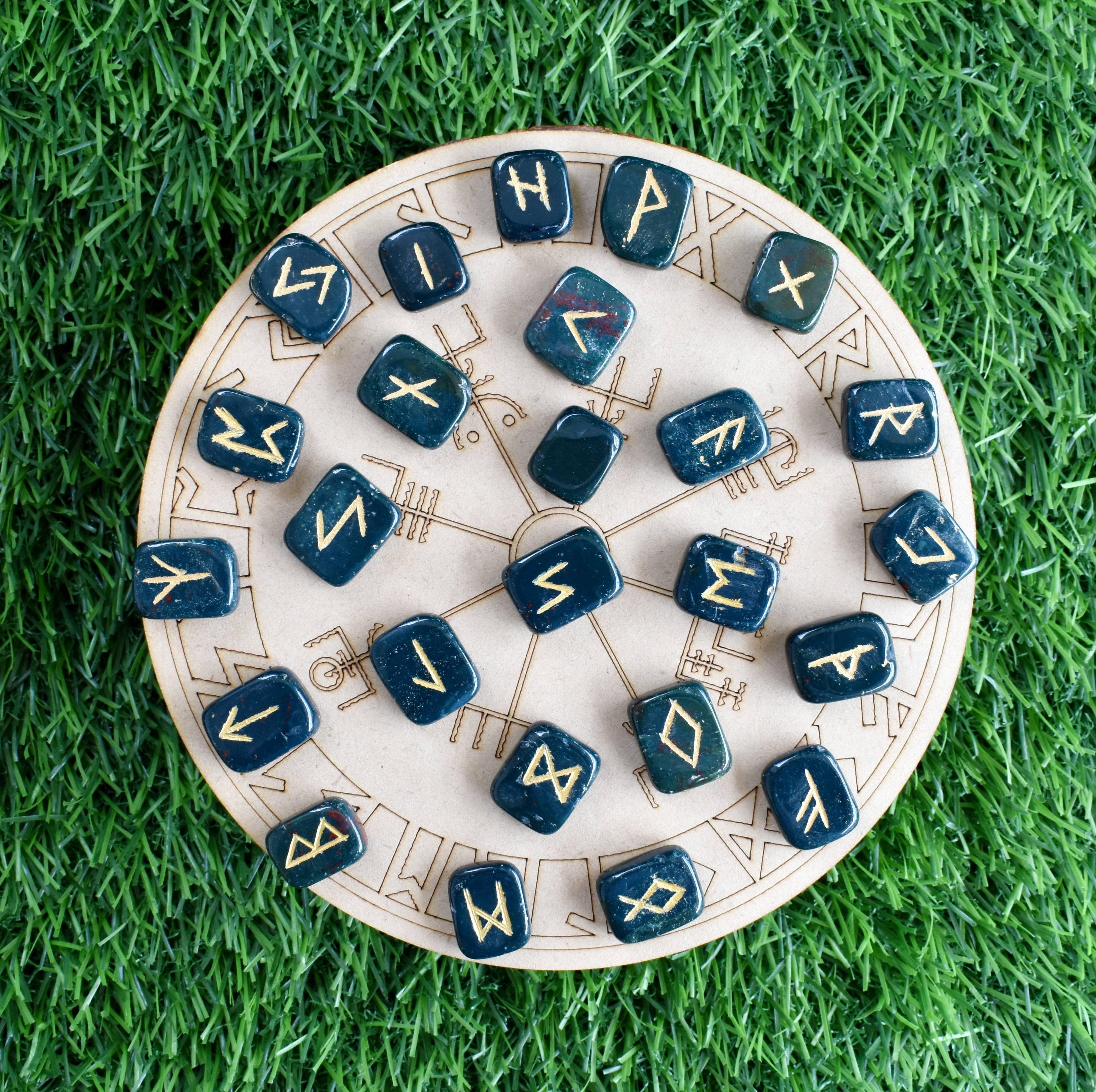 Ensemble de runes Futhrak en Bloodstone - Oracles &amp; Lunes