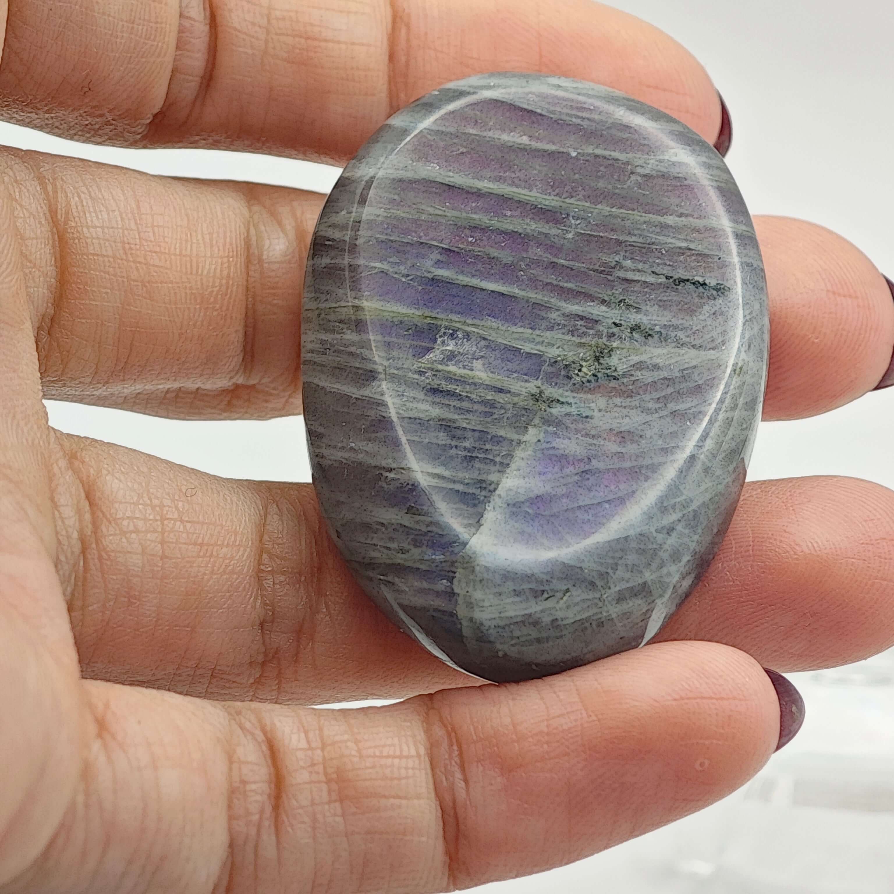 Labradorite Violette - AA - Galet - Oracles &amp; Lunes
