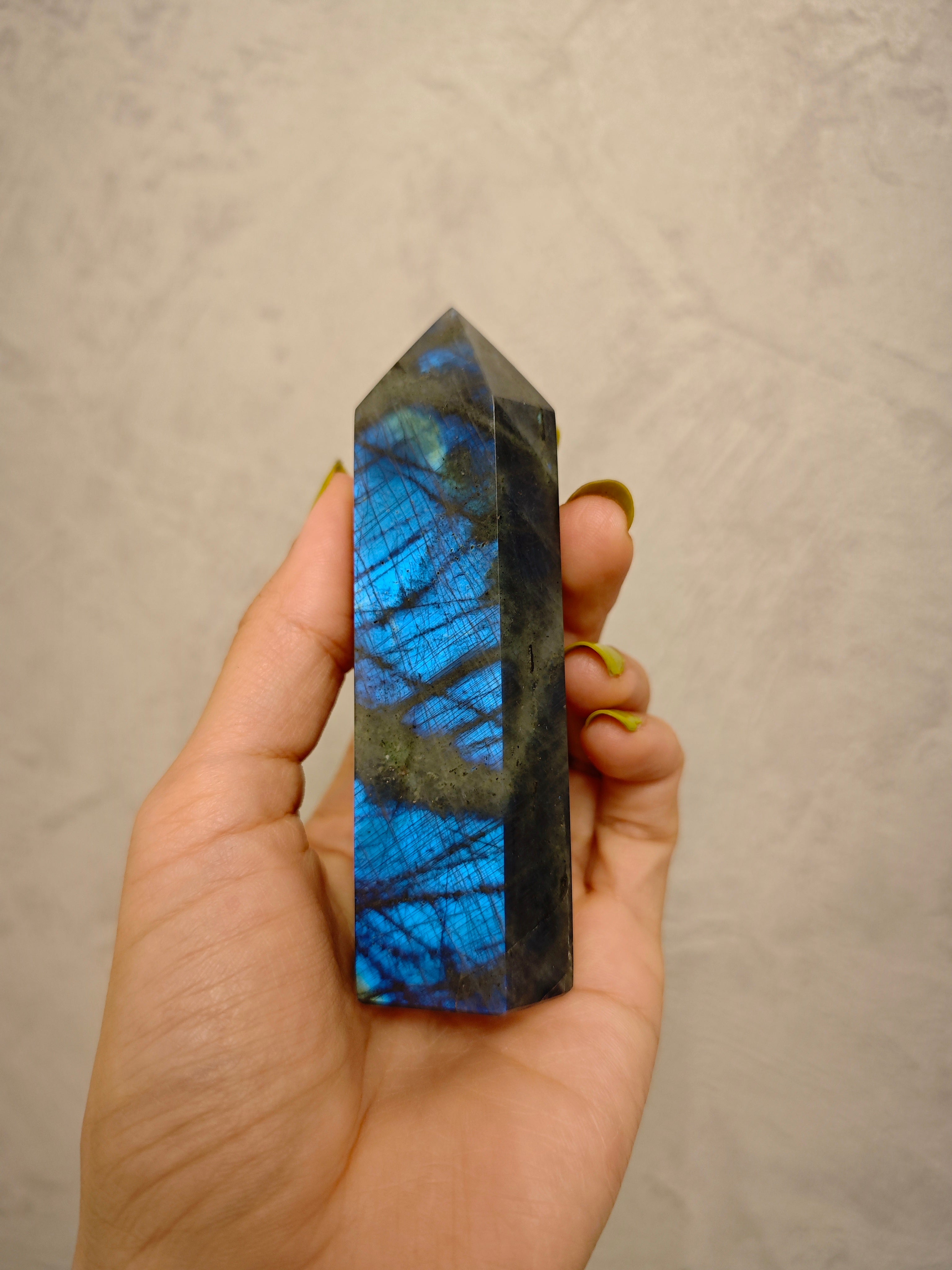 Labradorite Bleue - Pointe EXTRA - 165 g - Oracles &amp; Lunes