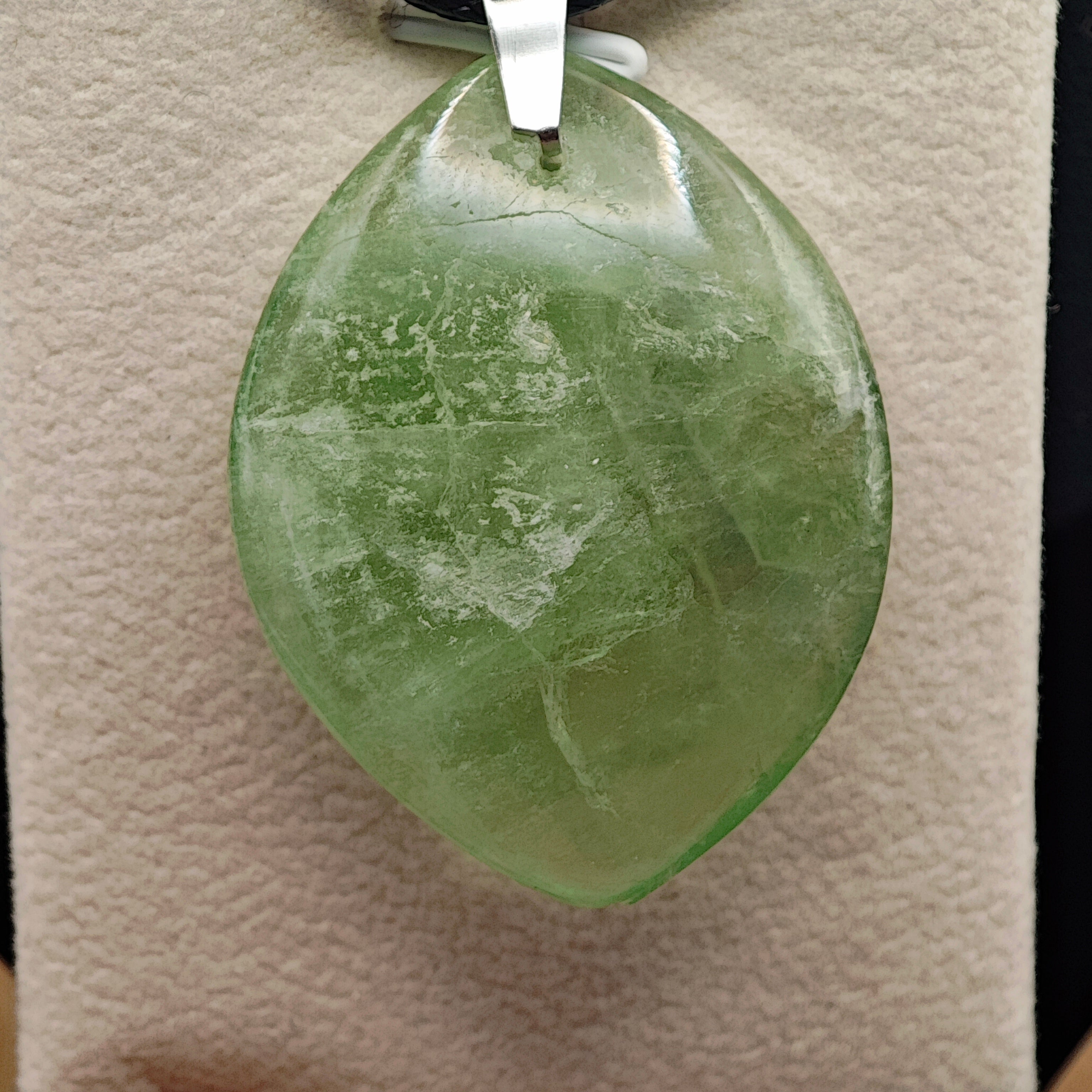 Pendentif Fluorine verte - AA - Libre - Oracles &amp; Lunes