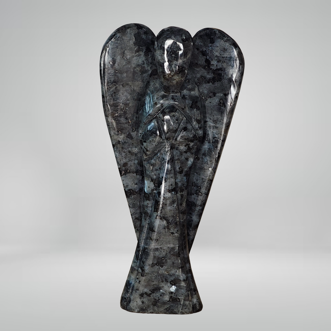 Ange Larvikite (Labradorite Noire) 10 cm - Oracles & Lunes