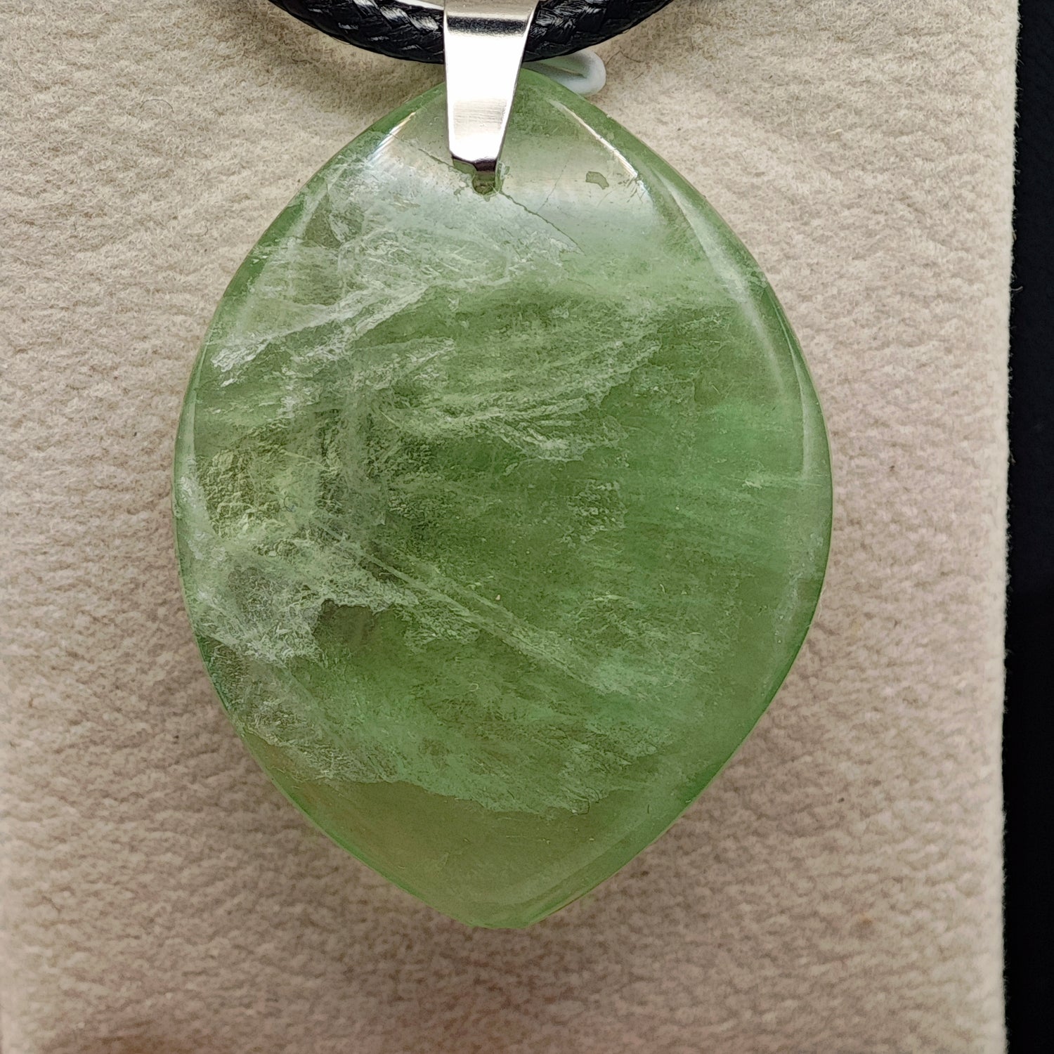 Pendentif Fluorine verte - AA - Libre - Oracles &amp; Lunes
