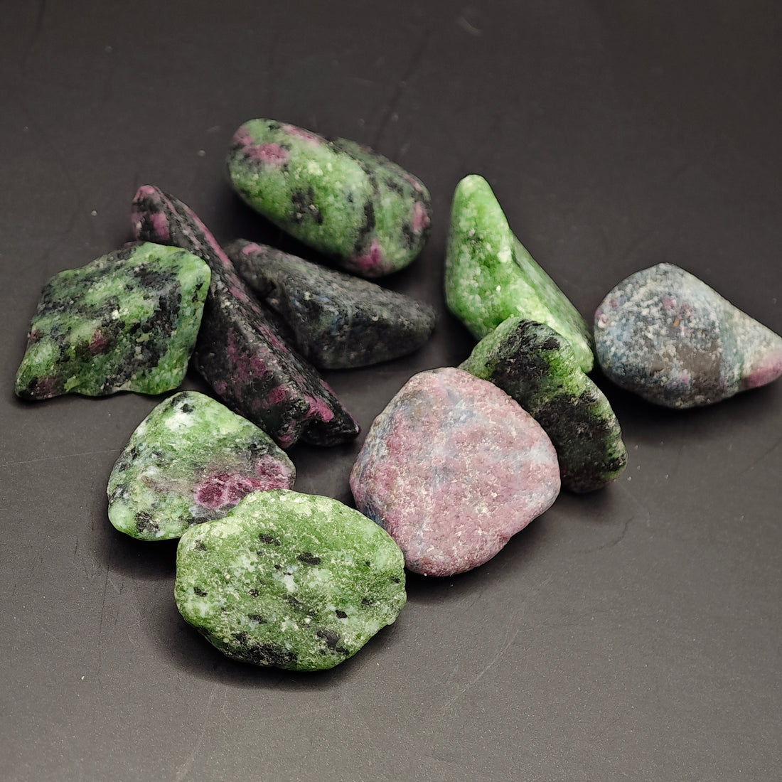 Rubis sur Zoisite - A - Roulée - Oracles & Lunes