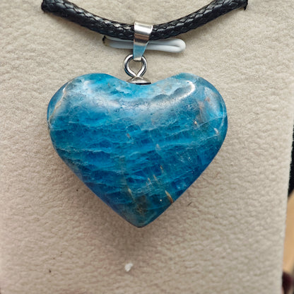 Pendentif Apatite Bleue - EXTRA - Cœur - Oracles &amp; Lunes
