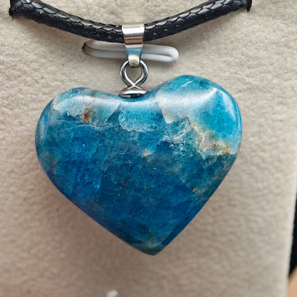 Pendentif Apatite Bleue - EXTRA - Cœur - Oracles &amp; Lunes