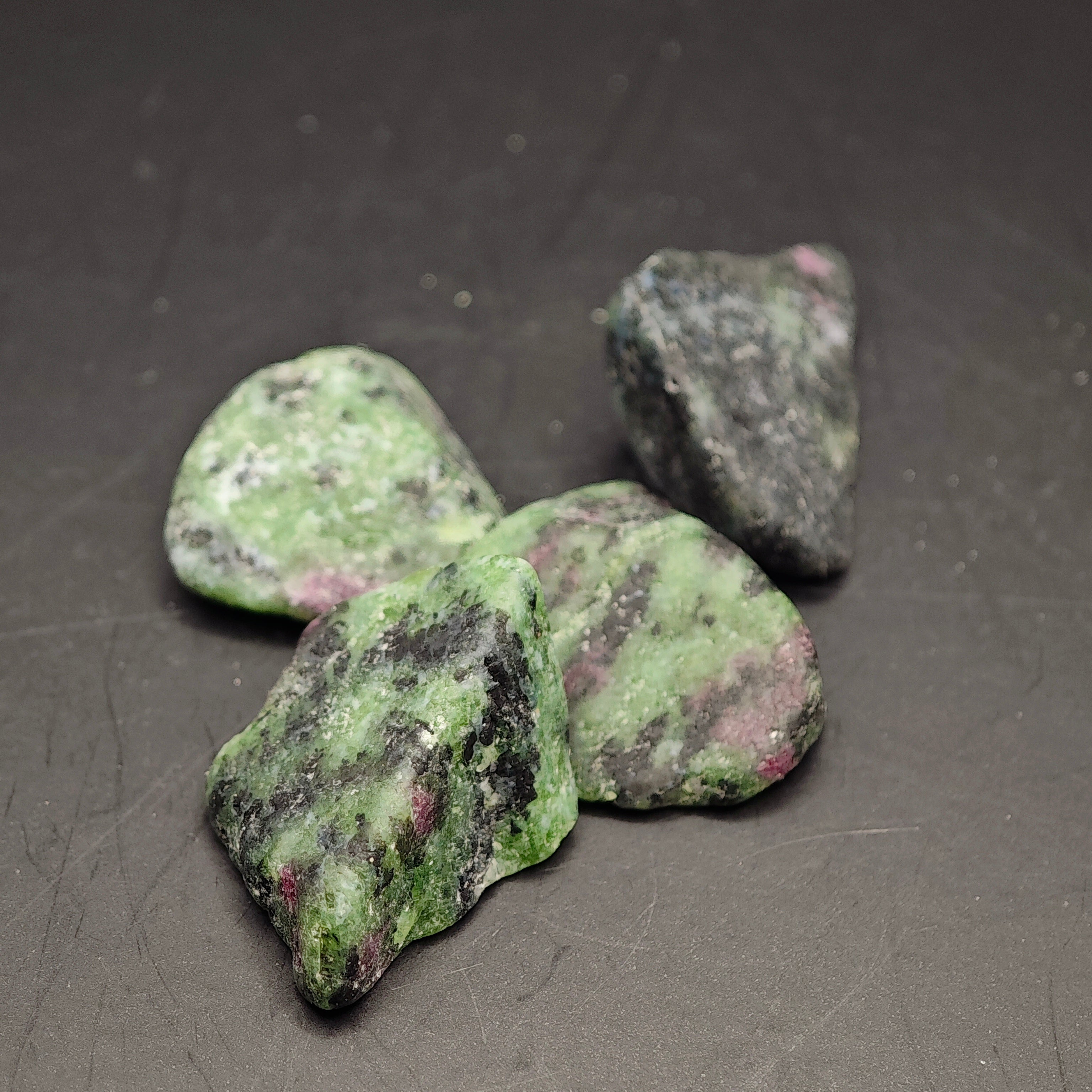Rubis sur Zoisite - A - Roulée - Oracles &amp; Lunes
